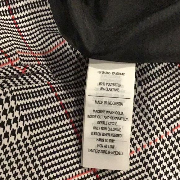 Size Small Nygard Black and White Glen Plaid with red accents Blazer - Picture 6 of 8